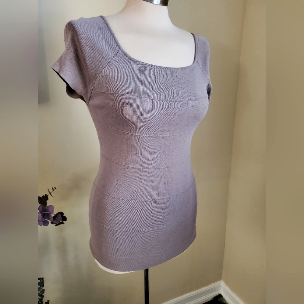 VIVIENNE Taupe short-sleeved knit top, size medium